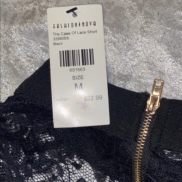 FASHION NOVA CHOKER CROP TOP 🖤 - Picture 3 of 3